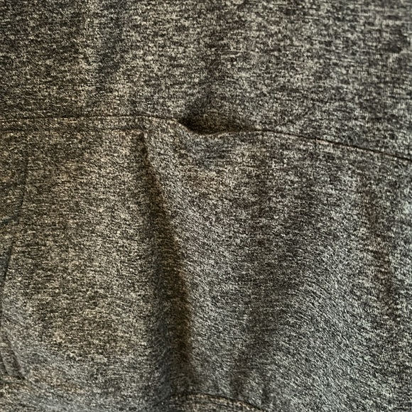 Men’s Burton hoodie, M, hole in front pocket (see photos), otherwise, like new - Picture 4 of 6